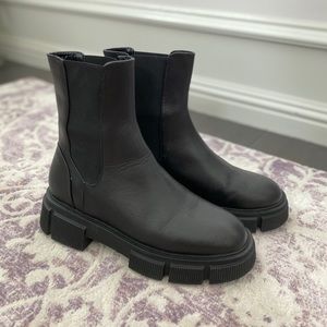 NWT ZARA chunky lug sole boots